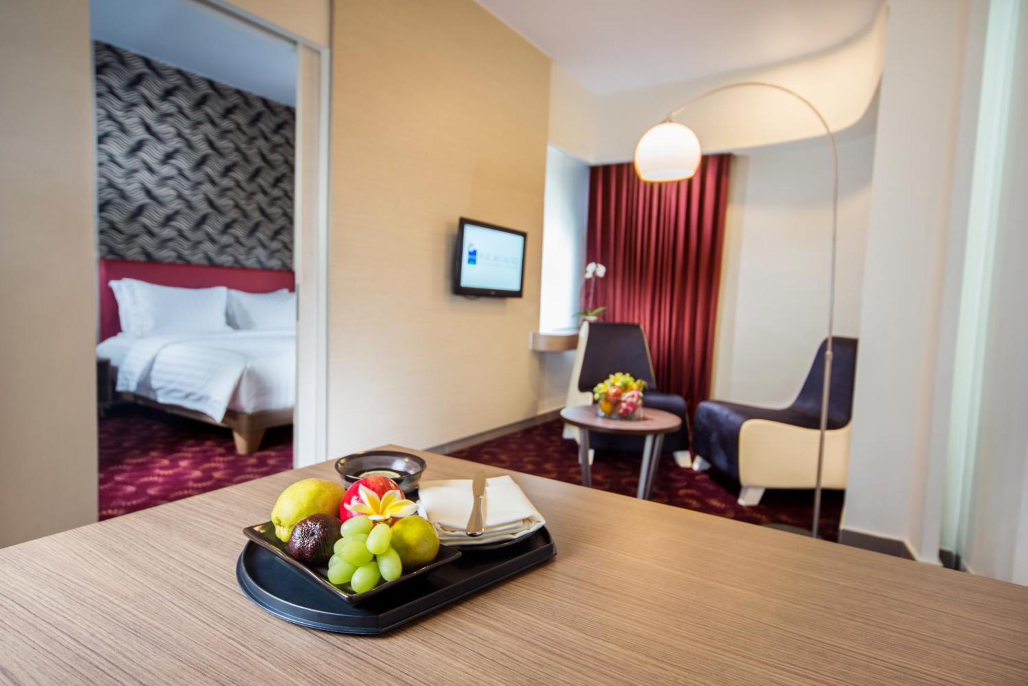 Blue Sky Hotel Petamburan Джакарта Екстер'єр фото