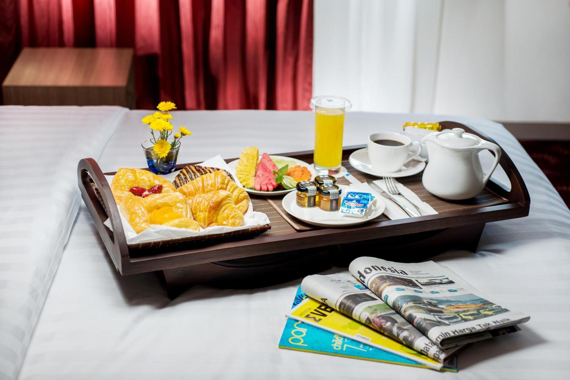 Blue Sky Hotel Petamburan Джакарта Екстер'єр фото