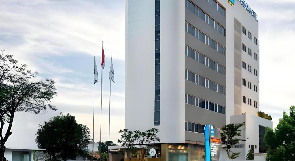 Blue Sky Hotel Petamburan Джакарта Екстер'єр фото