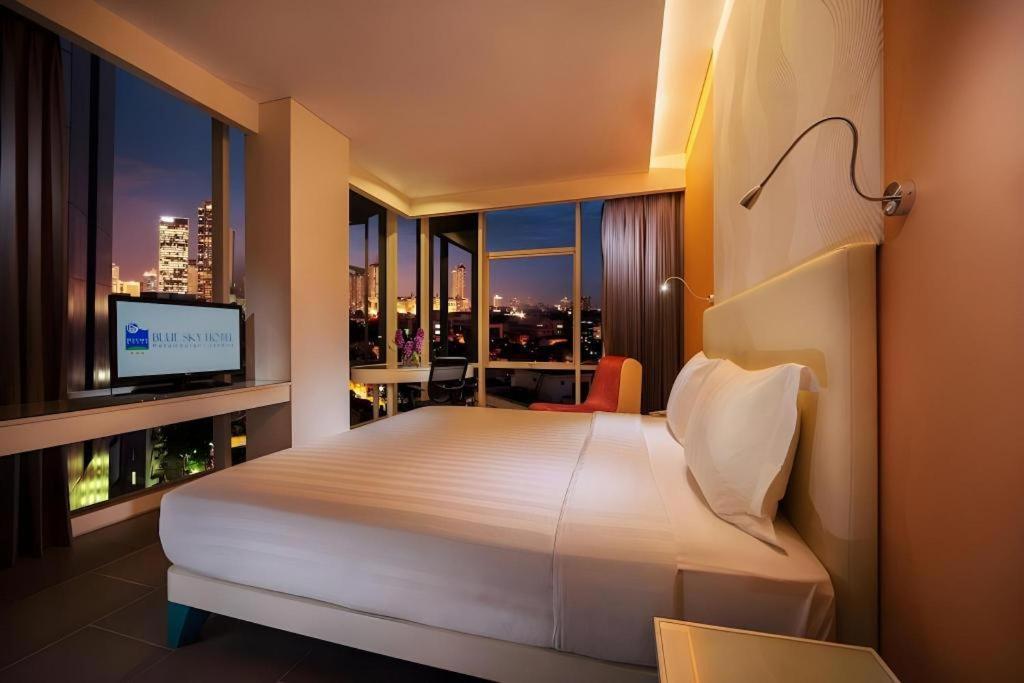 Blue Sky Hotel Petamburan Джакарта Екстер'єр фото