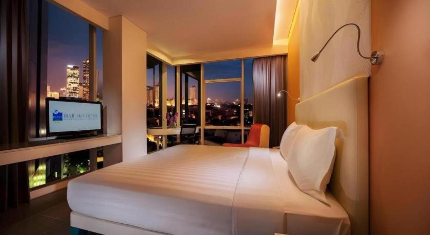 Blue Sky Hotel Petamburan Джакарта Екстер'єр фото