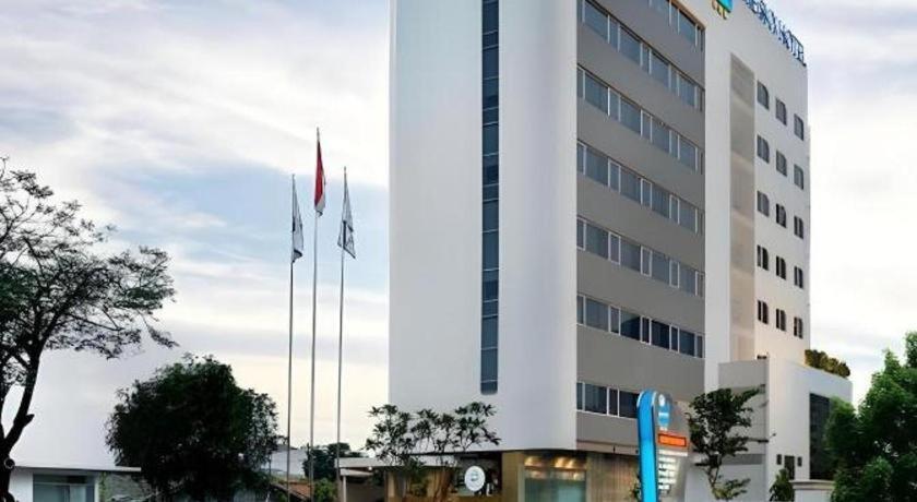Blue Sky Hotel Petamburan Джакарта Екстер'єр фото