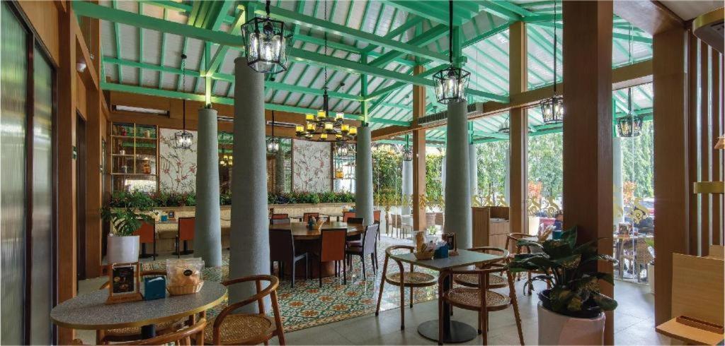 Blue Sky Hotel Petamburan Джакарта Екстер'єр фото