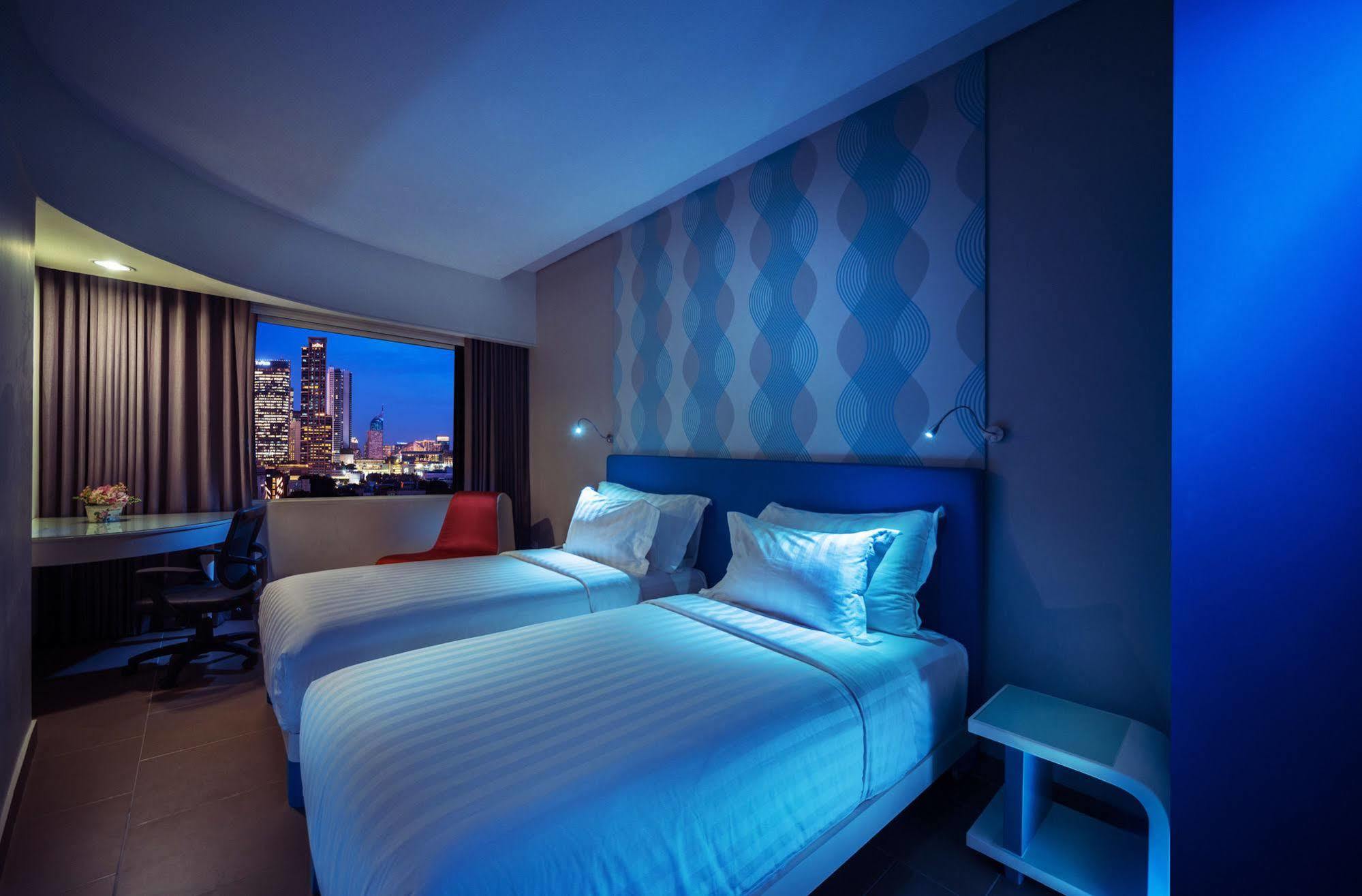 Blue Sky Hotel Petamburan Джакарта Екстер'єр фото