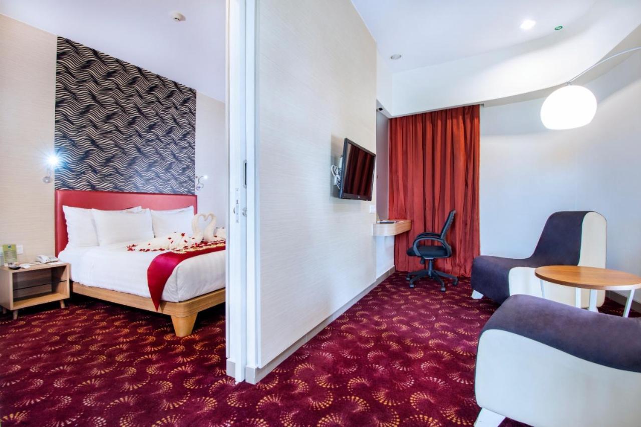 Blue Sky Hotel Petamburan Джакарта Екстер'єр фото