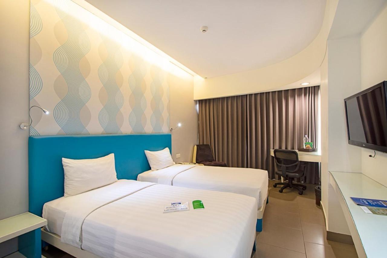 Blue Sky Hotel Petamburan Джакарта Екстер'єр фото