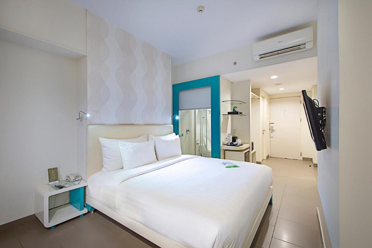 Blue Sky Hotel Petamburan Джакарта Екстер'єр фото